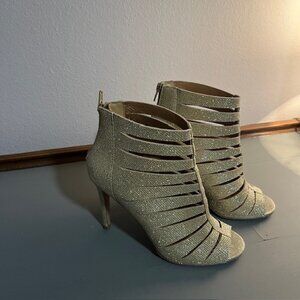 Heart in D Gold Sparkly 4" Stilettos Size 8.5